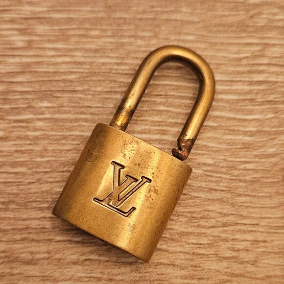 Louis Vuitton Gold Lock & Key - Picture 3 of 4